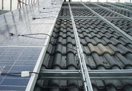 İyi bir fiyat. Pitched Roof Solar Panel Roof Mounting Systems Good Apperance çevrimiçi